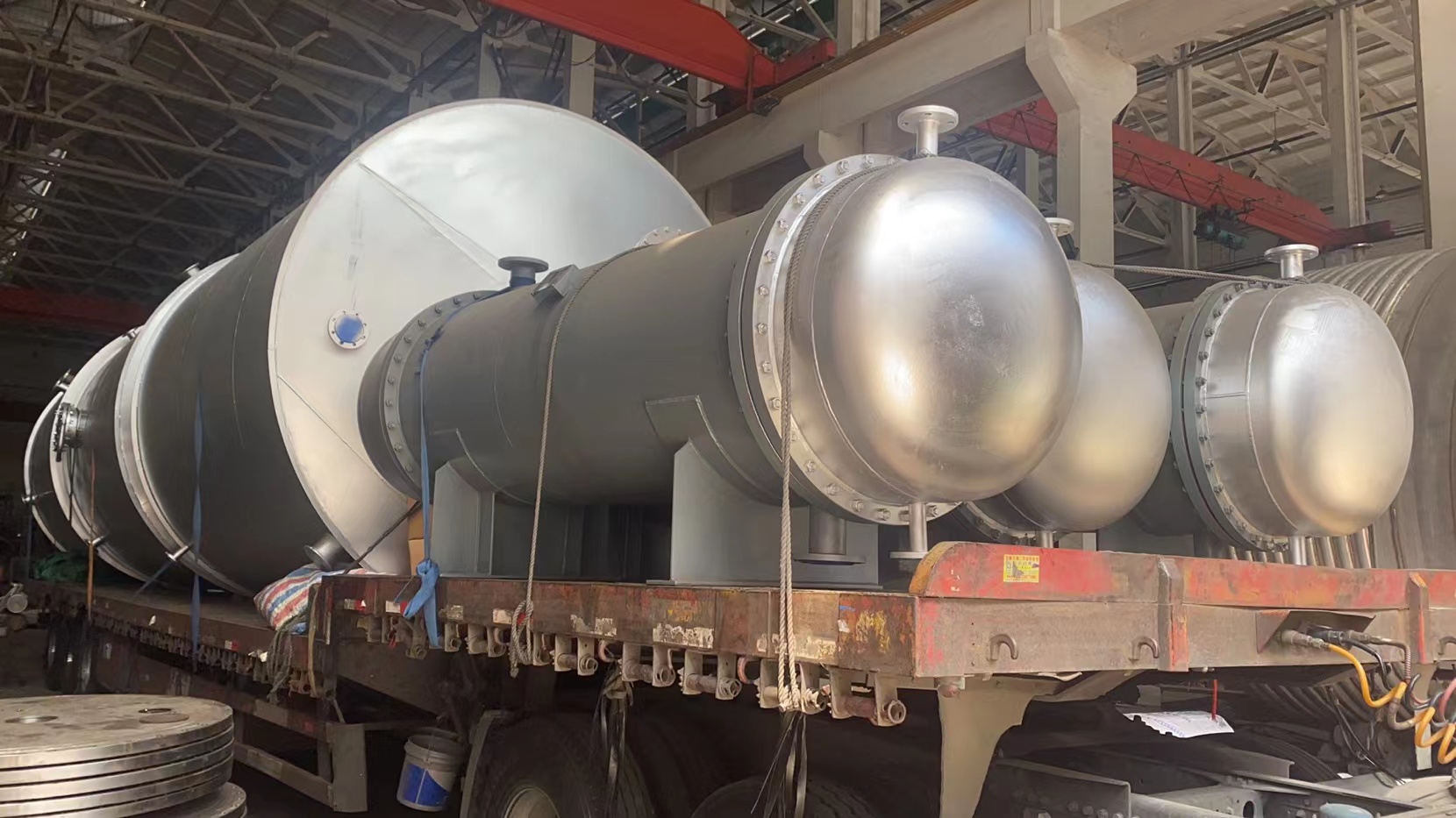 儲罐、冷凝器等一批設備發(fā)往遼寧客戶(hù)